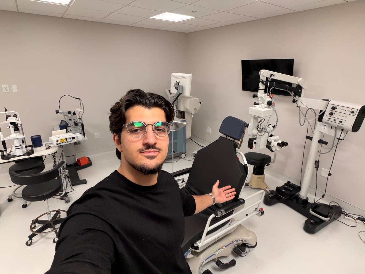 KeepUp Media inside a refractive operating room