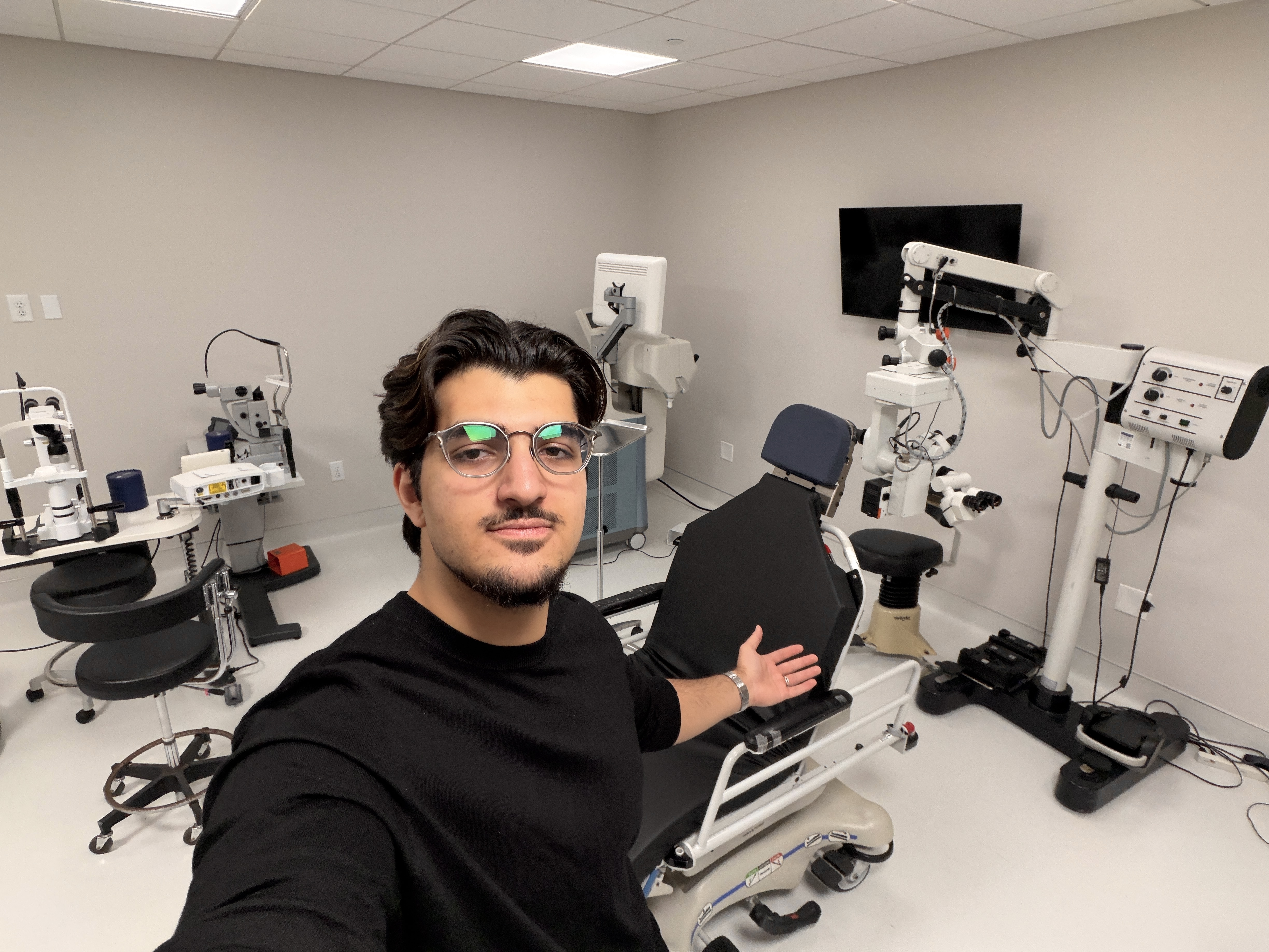 KeepUp Media inside a refractive operating room